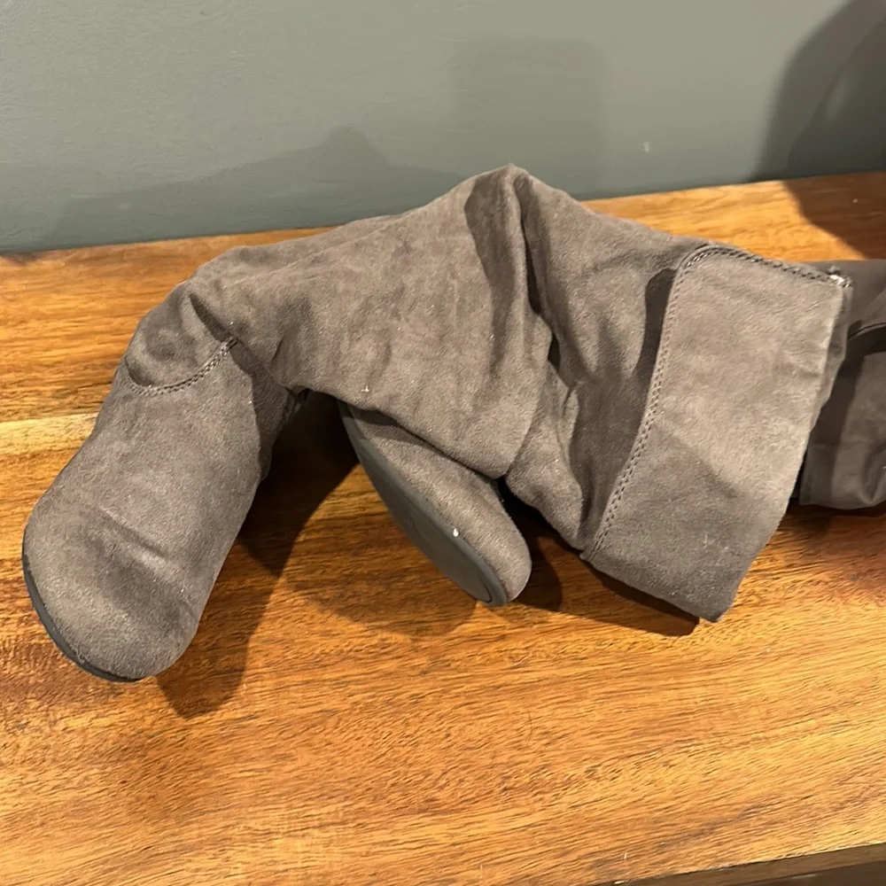 Women’s Gray Boots- Soft material - Picture 2 of 2